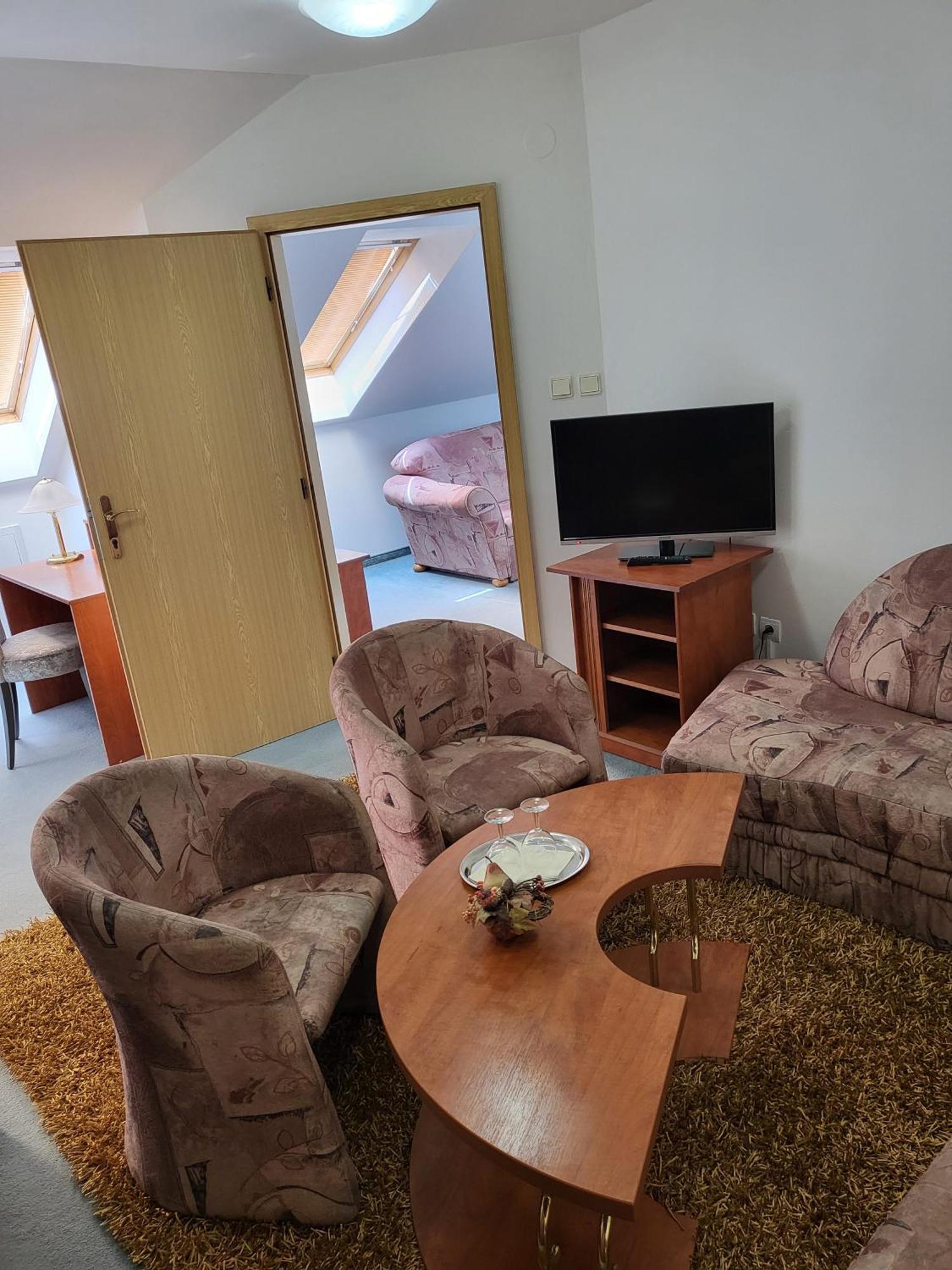 Hotel Margit Тренчианске-Теплице Экстерьер фото