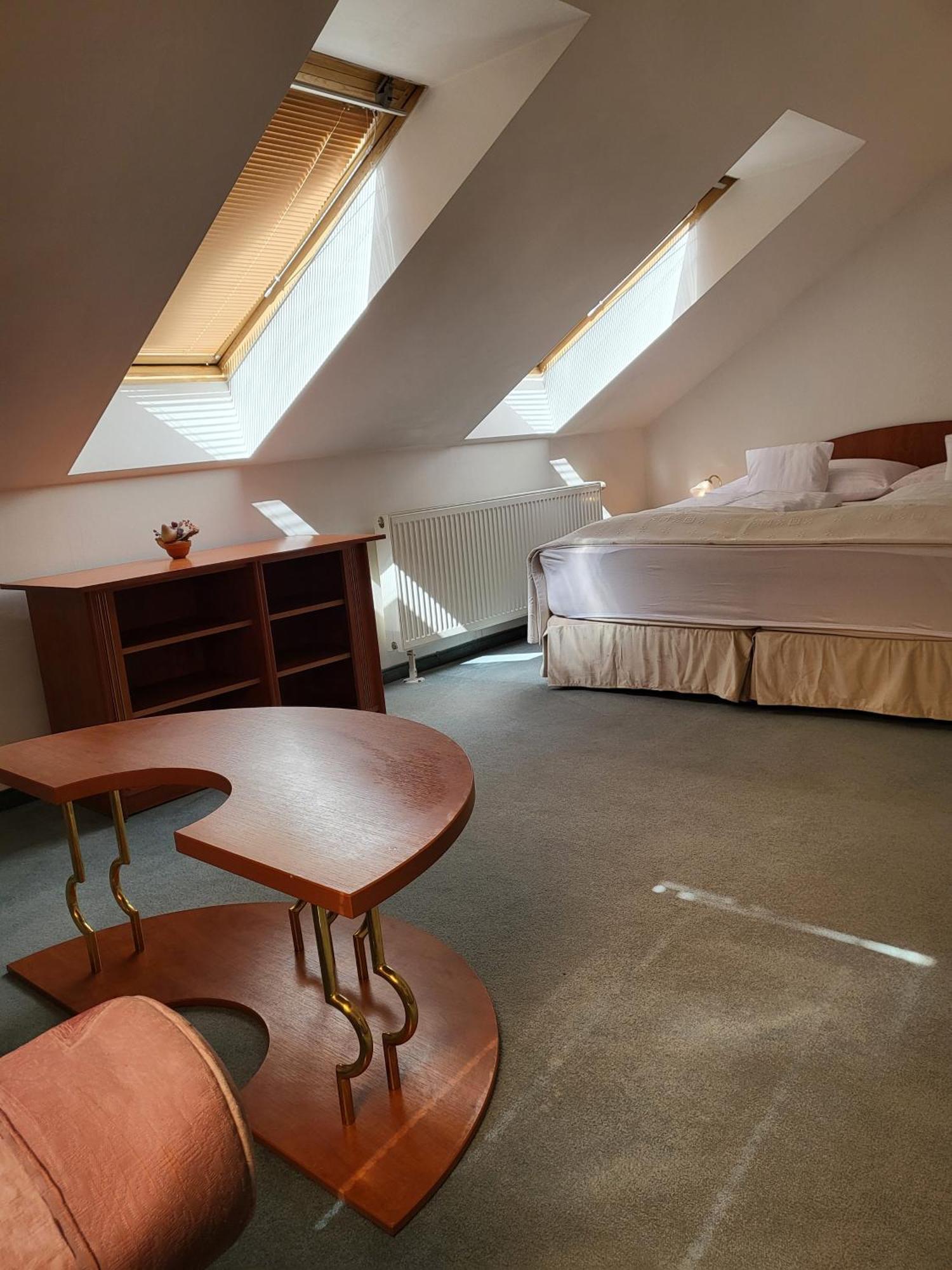 Hotel Margit Тренчианске-Теплице Экстерьер фото