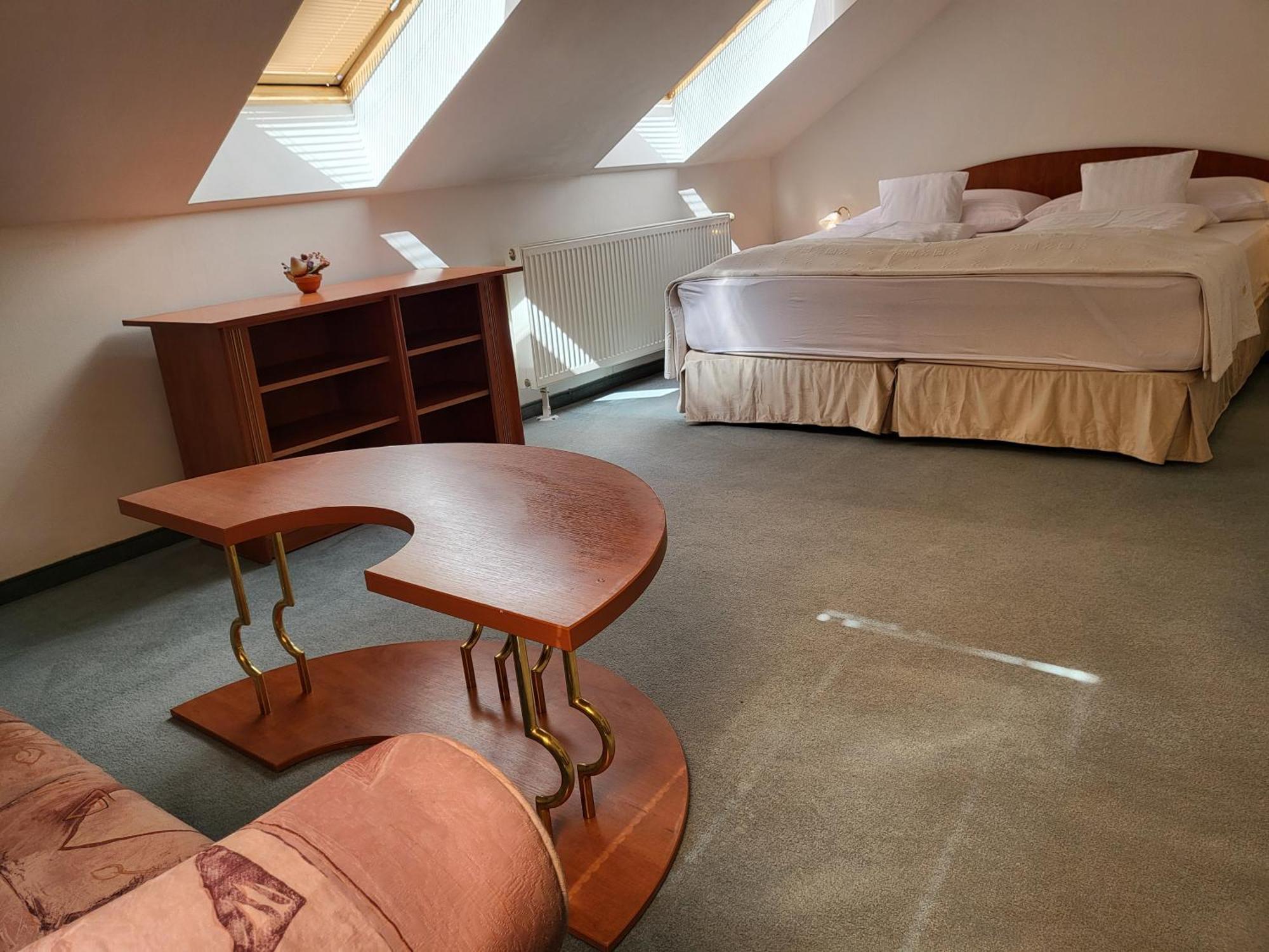 Hotel Margit Тренчианске-Теплице Экстерьер фото