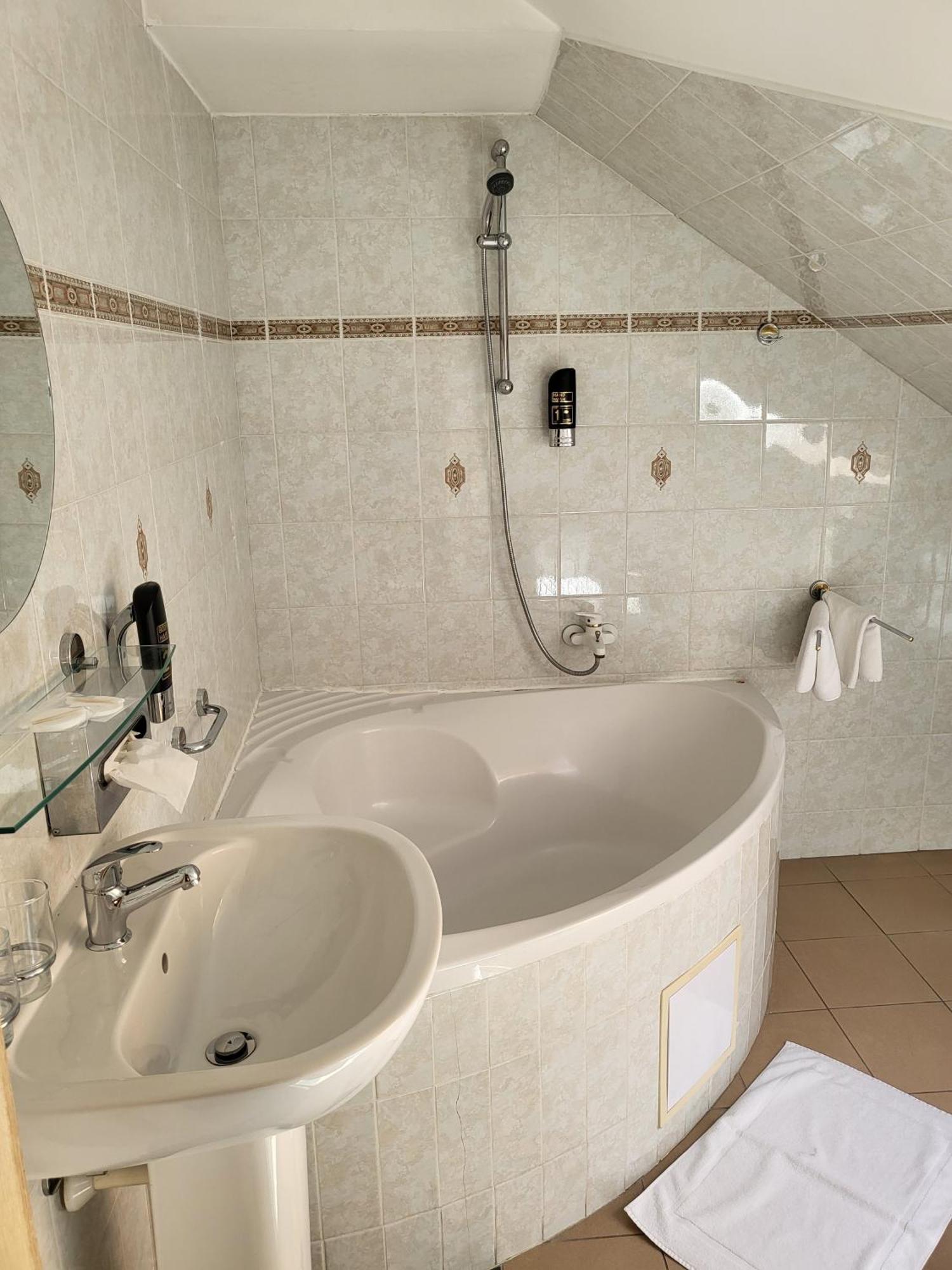 Hotel Margit Тренчианске-Теплице Экстерьер фото